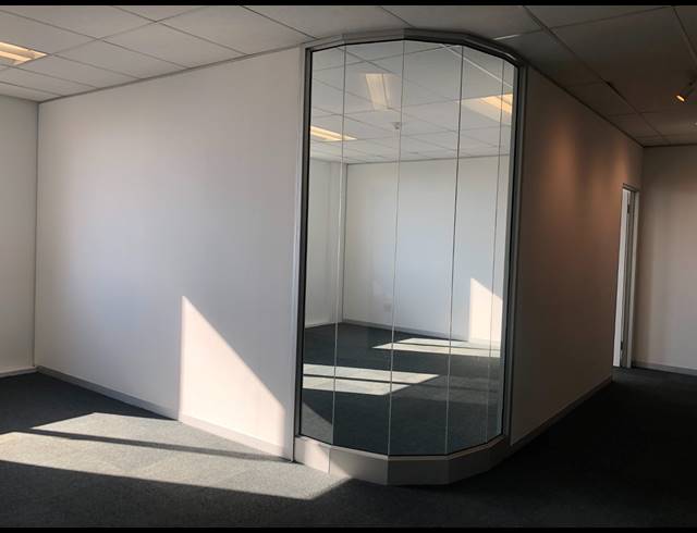1,399M² OFFICE TO LET IN SANDHURST
